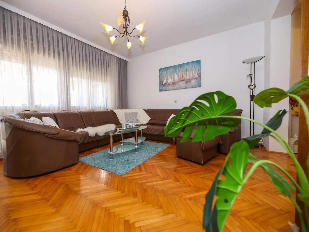 Apartment Kosor Kastela 0*,